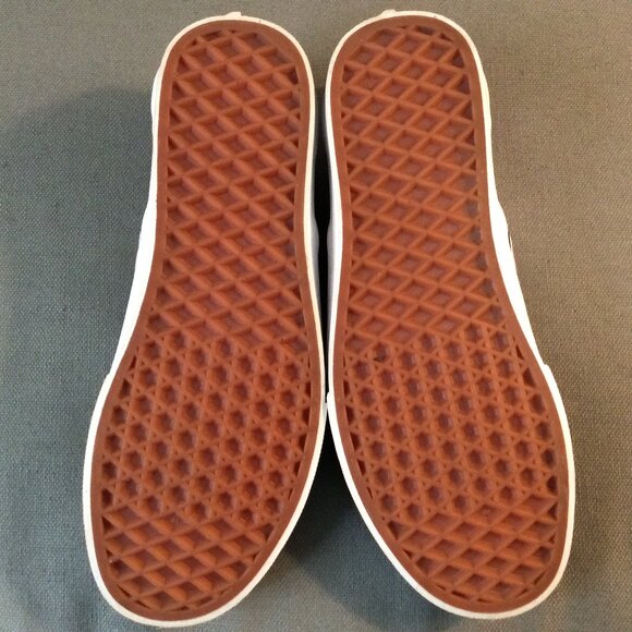 RARE NWOT Van's Alice In Wonderland slip on - Picture 9 of 9